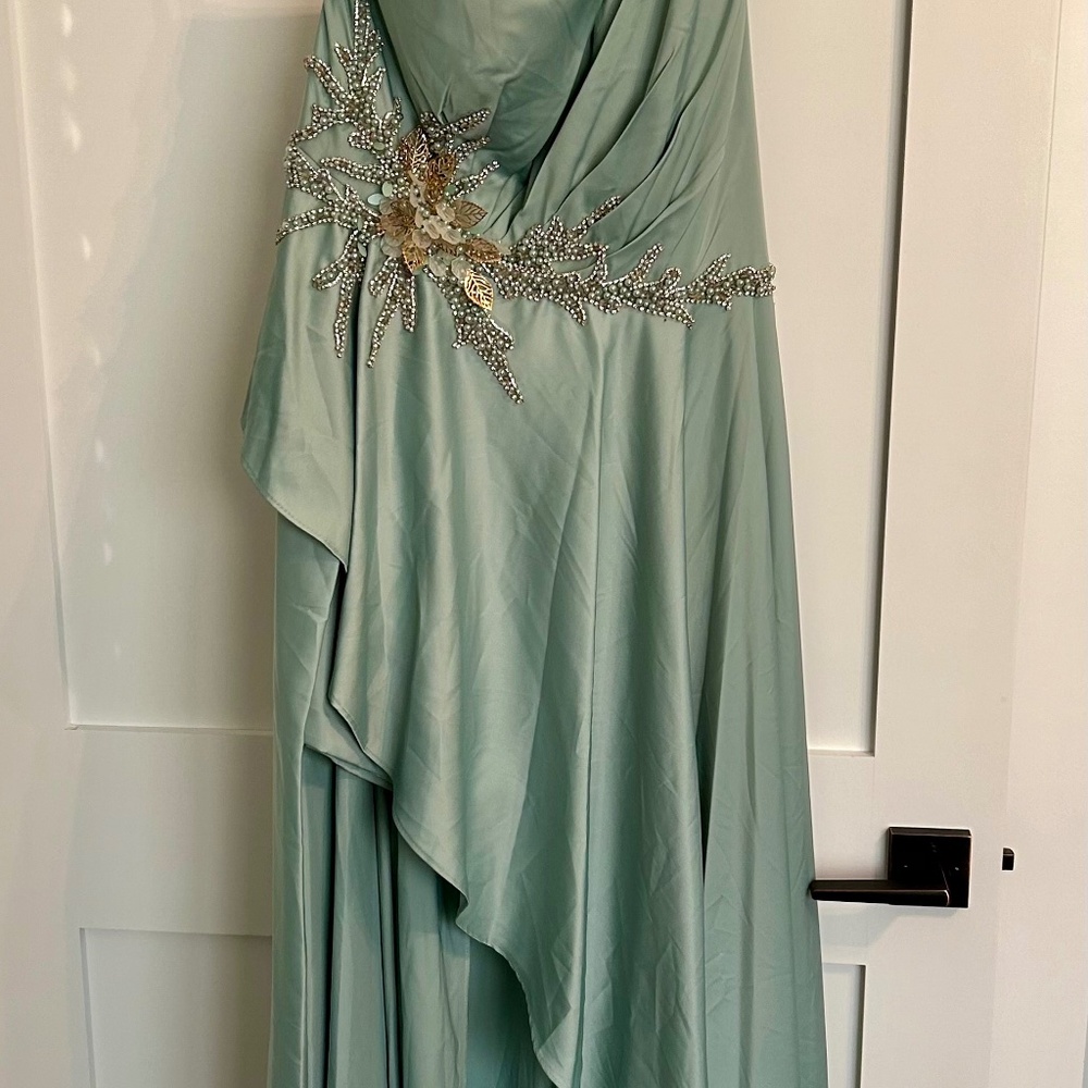 NWT Mac Duggal